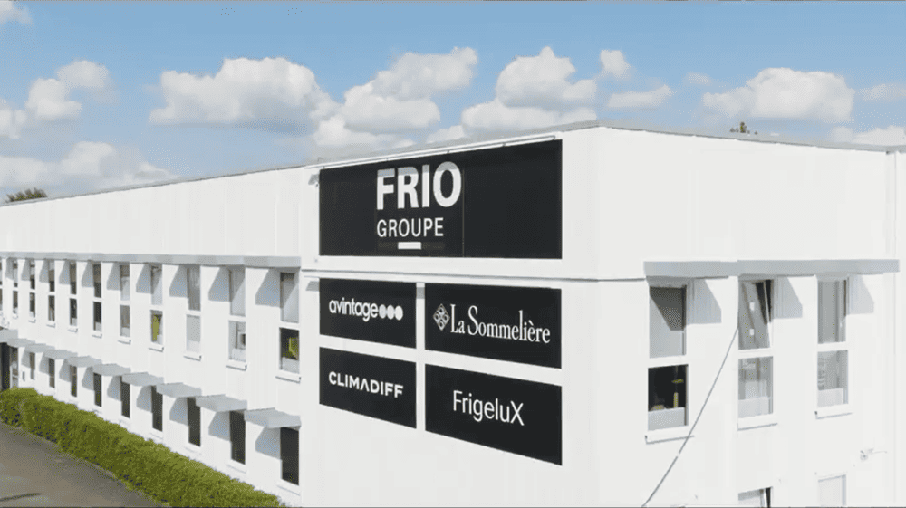 Photo illustrant un projet avec le groupe Frio pour une vidéo de présentation, réalisé par AIR2D3, agence audovisuel au Mans