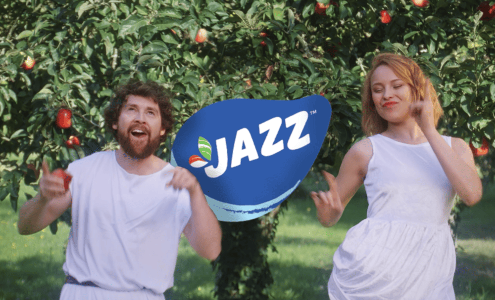 Photo illustrant un projet avec Pomme Jazz pour une vidéo publicitaire, réalisé par AIR2D3, agence audiovisuelle au Mans.