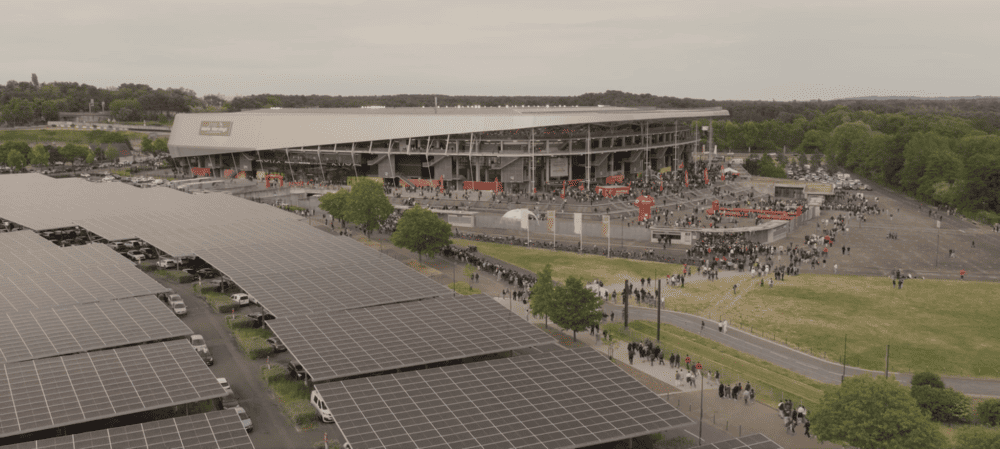 Photo illustrant la vidéo du Stade Marie Marvingt soutenant son club de foot, Le Mans FC avec ses supporters, réalisée par l'agence de productions vidéos Air2D3 basée au Mans.
